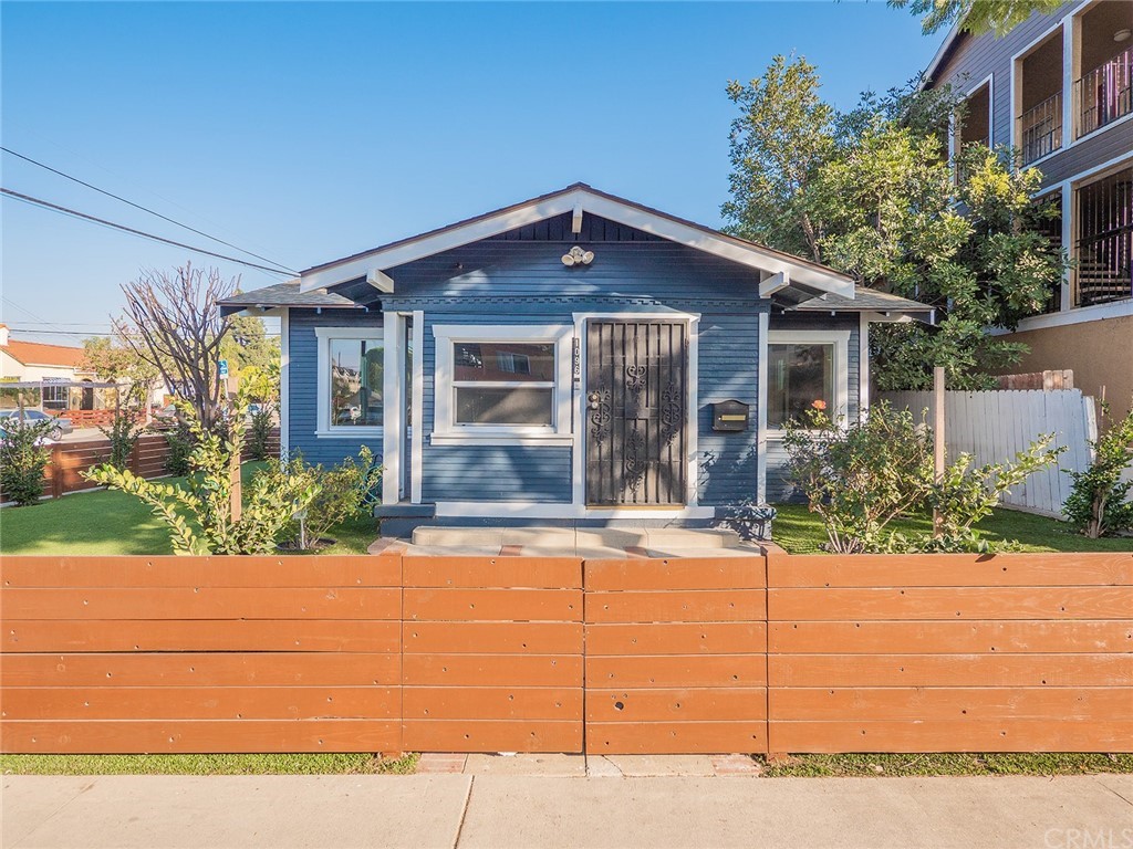 1096 Stanley Avenue Long Beach, CA 90804 - Photo 33 of 33 front view of a house