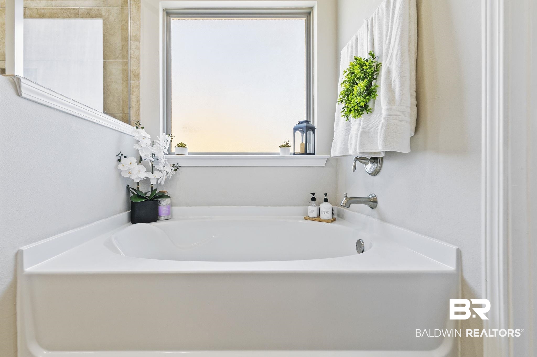 31500 Spoonbill Road Daphne, AL 36527 - Photo 31 of 85 Bathroom with a washtub