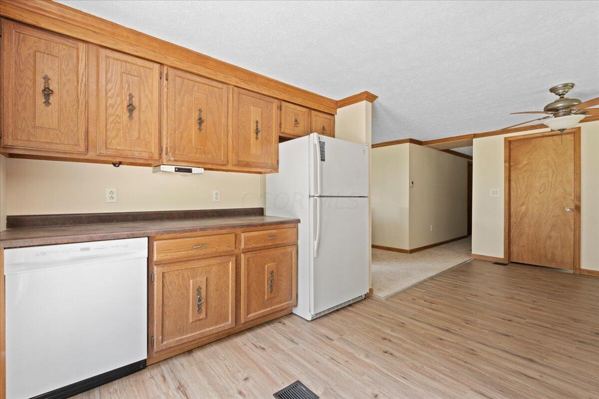 3011 Barth Road Belpre, OH 45714 - Photo 13 of 32 24-2024-06-11 14.38.31-4