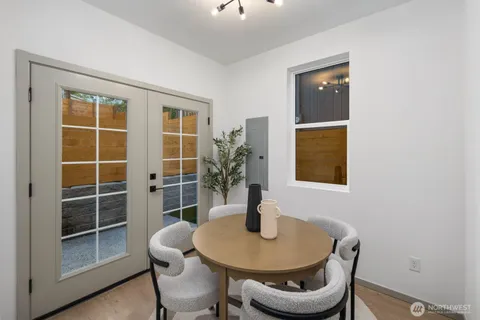 $625,000 | 5921 32nd Avenue Southwest, Unit B, Seattle, WA 98126