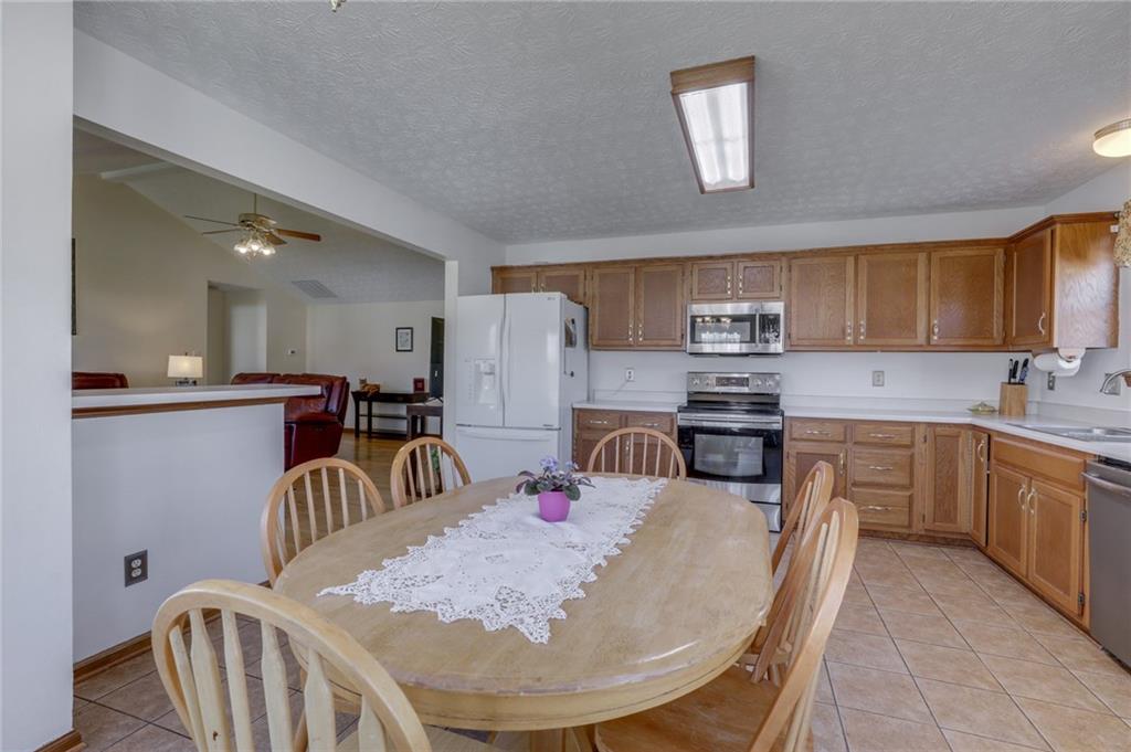 1805 Acorn Road Franklin, IN 46131 - Photo 10 of 31 Gallery Image 10