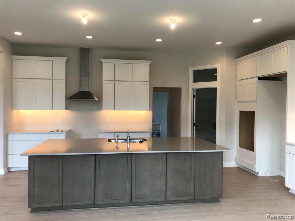 909 Lemon Drive Rochester, MI 48307 - Photo 2 of 17