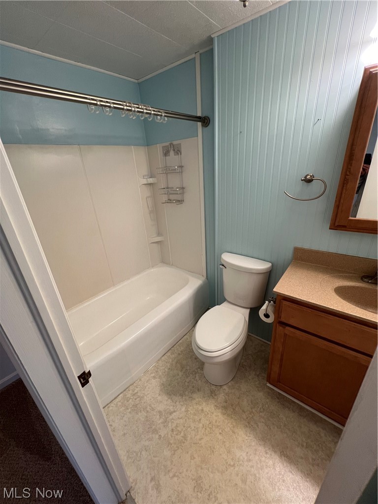 545 7th Street Struthers, OH 44471 - Photo 8 of 17 Full bathroom featuring toilet, tub / shower combination, and vanity with extensive cabinet space