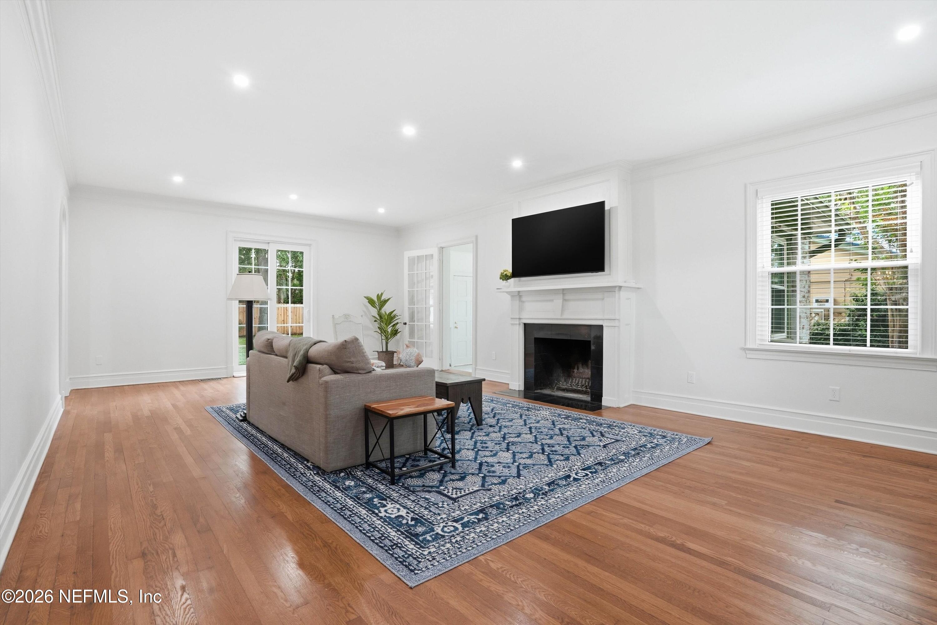 1841 River Road Jacksonville, FL 32207 - Photo 6 of 54 Living Room