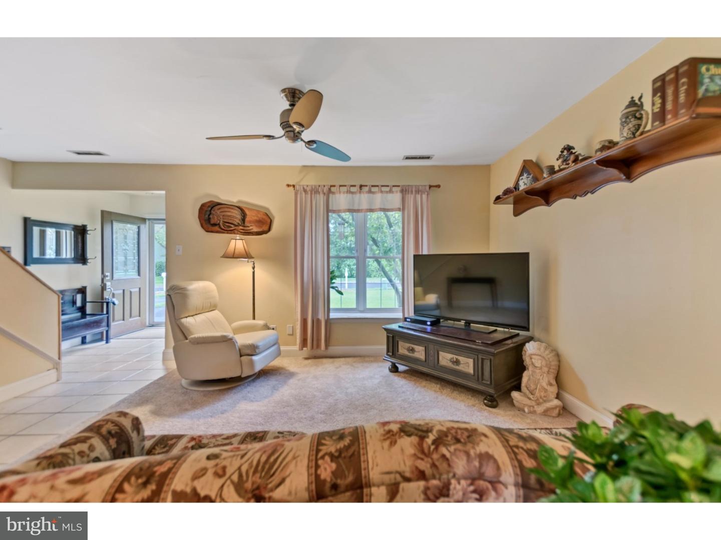 30 Forrester Road Horsham, PA 19044 - Photo 3 of 17 Living Room
