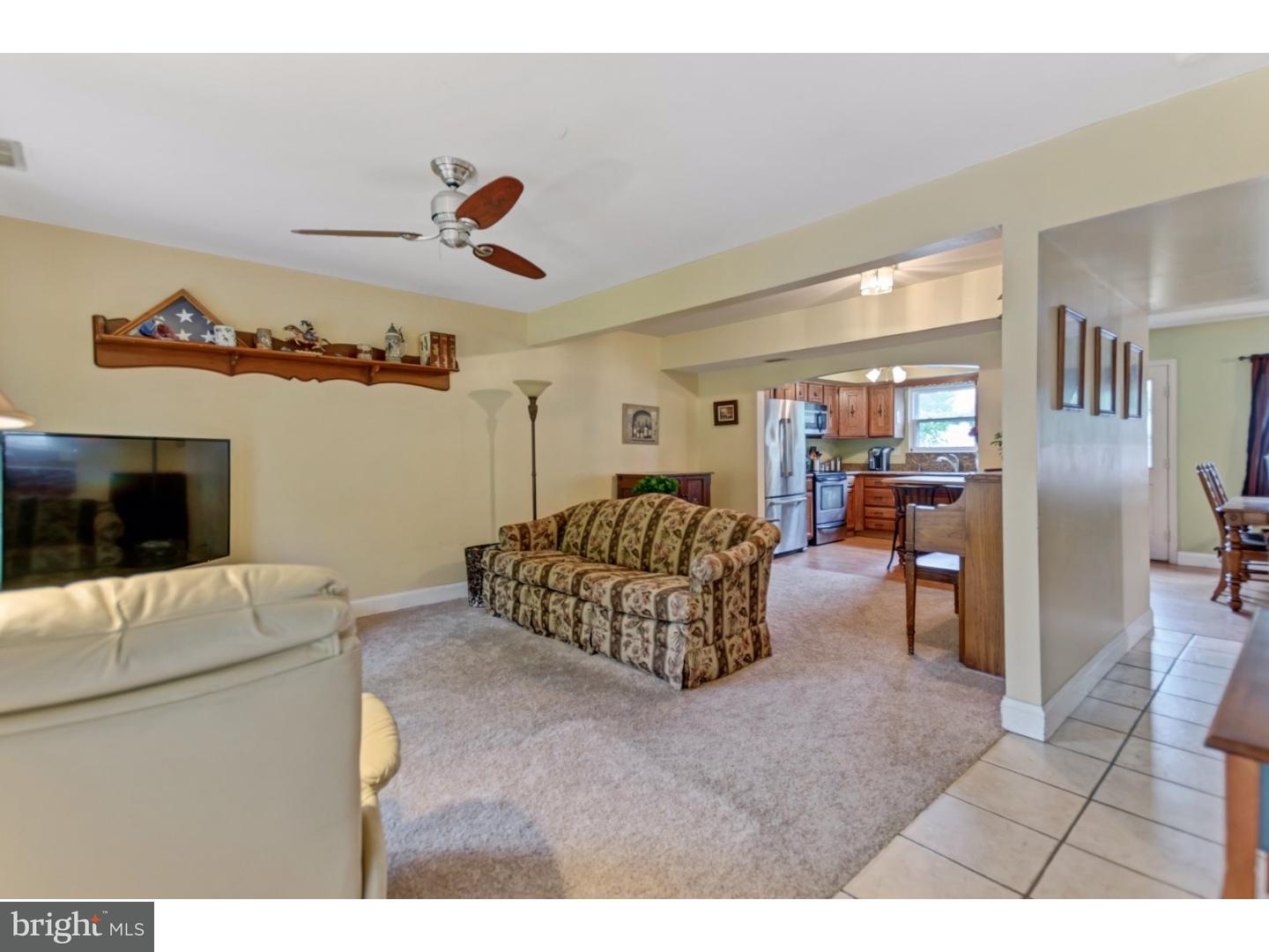 30 Forrester Road Horsham, PA 19044 - Photo 5 of 17 Living Room