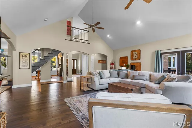 $849,000 | 184 Country View Drive, Benton, MO 63736