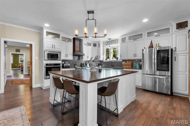 $849,000 | 184 Country View Drive, Benton, MO 63736