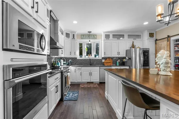 $799,000 | 184 Country View Drive, Benton, MO 63736