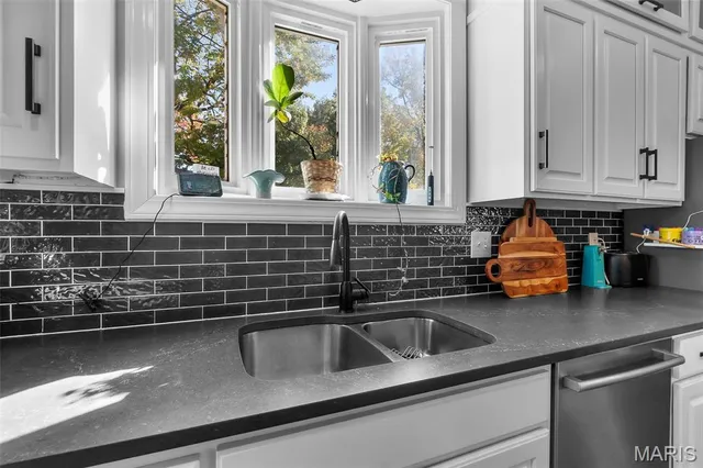 $849,000 | 184 Country View Drive, Benton, MO 63736