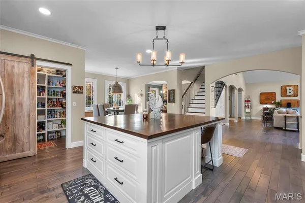 $799,000 | 184 Country View Drive, Benton, MO 63736