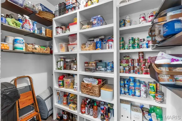 $799,000 | 184 Country View Drive, Benton, MO 63736