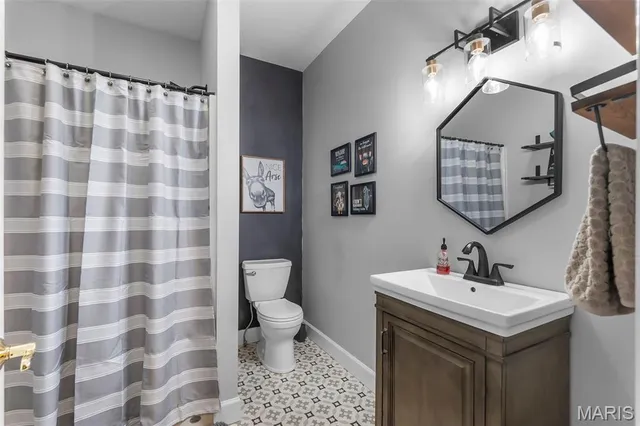 $849,000 | 184 Country View Drive, Benton, MO 63736