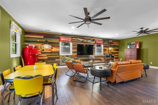 $849,000 | 184 Country View Drive, Benton, MO 63736