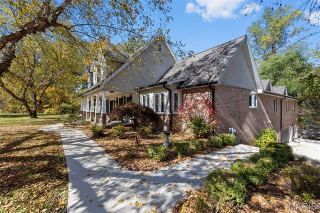 $849,000 | 184 Country View Drive, Benton, MO 63736