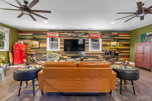 $849,000 | 184 Country View Drive, Benton, MO 63736