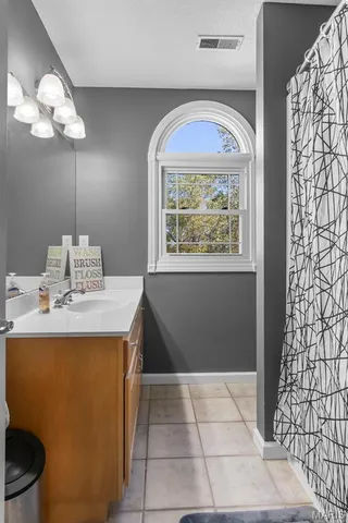 $849,000 | 184 Country View Drive, Benton, MO 63736