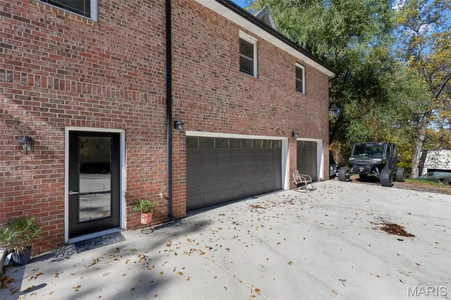 $849,000 | 184 Country View Drive, Benton, MO 63736