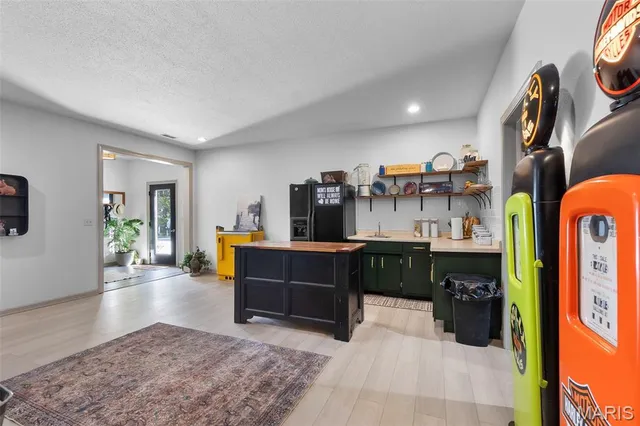 $849,000 | 184 Country View Drive, Benton, MO 63736