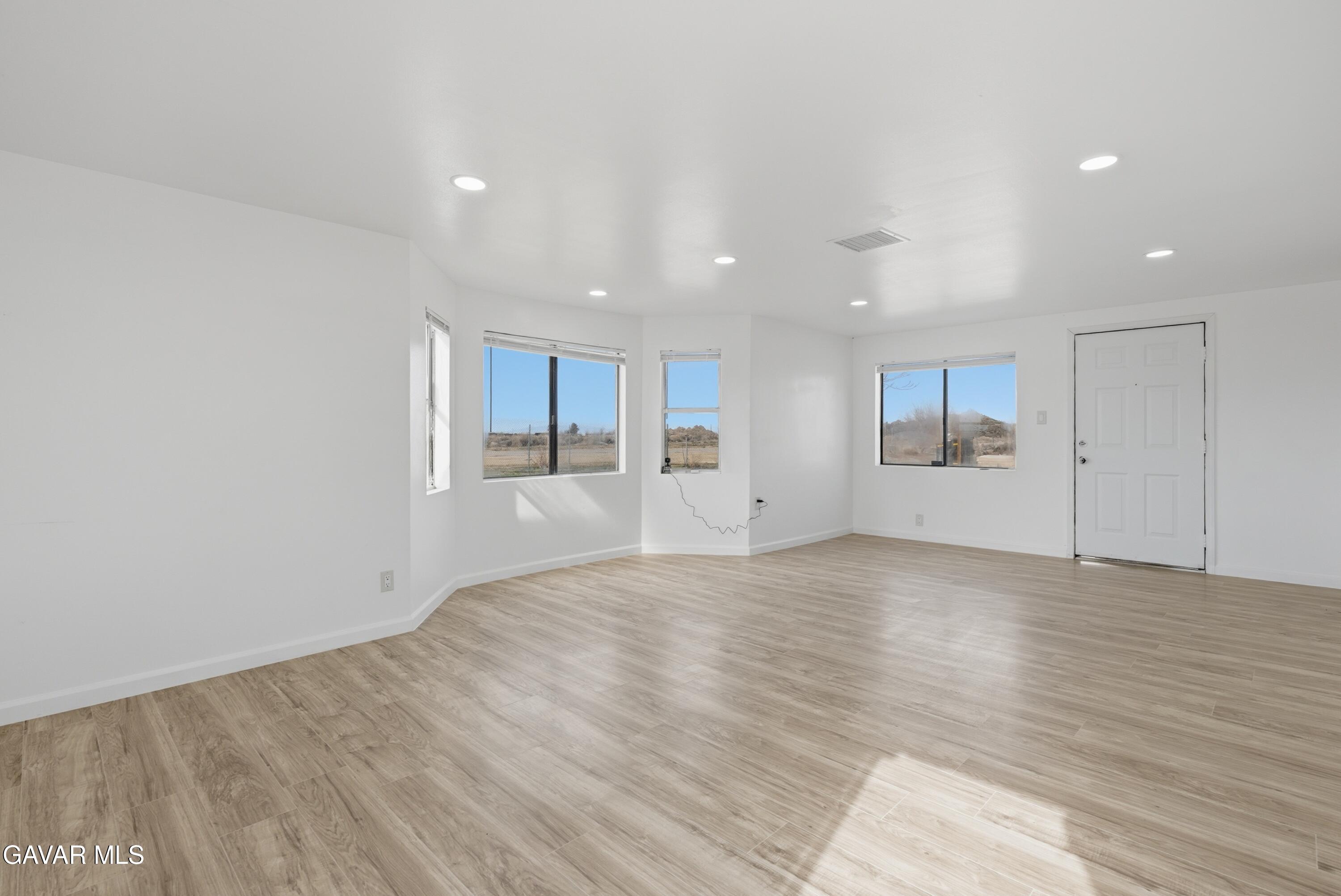 41016 150th Street East Lancaster, CA 93535 - Photo 4 of 24 JPP09871