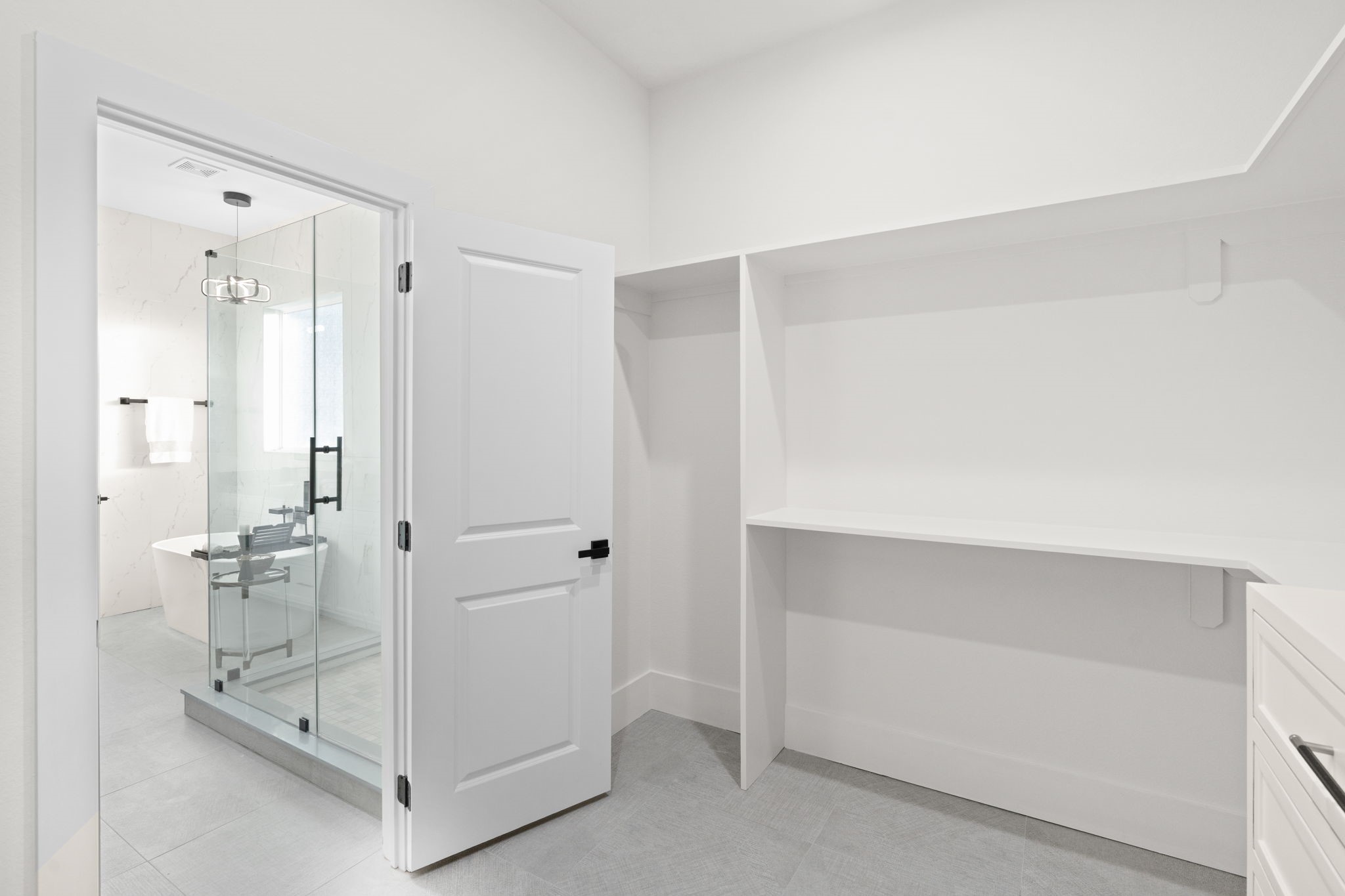 1622 Mable Street Houston, TX 77023 - Photo 19 of 25 a bathroom with a shower