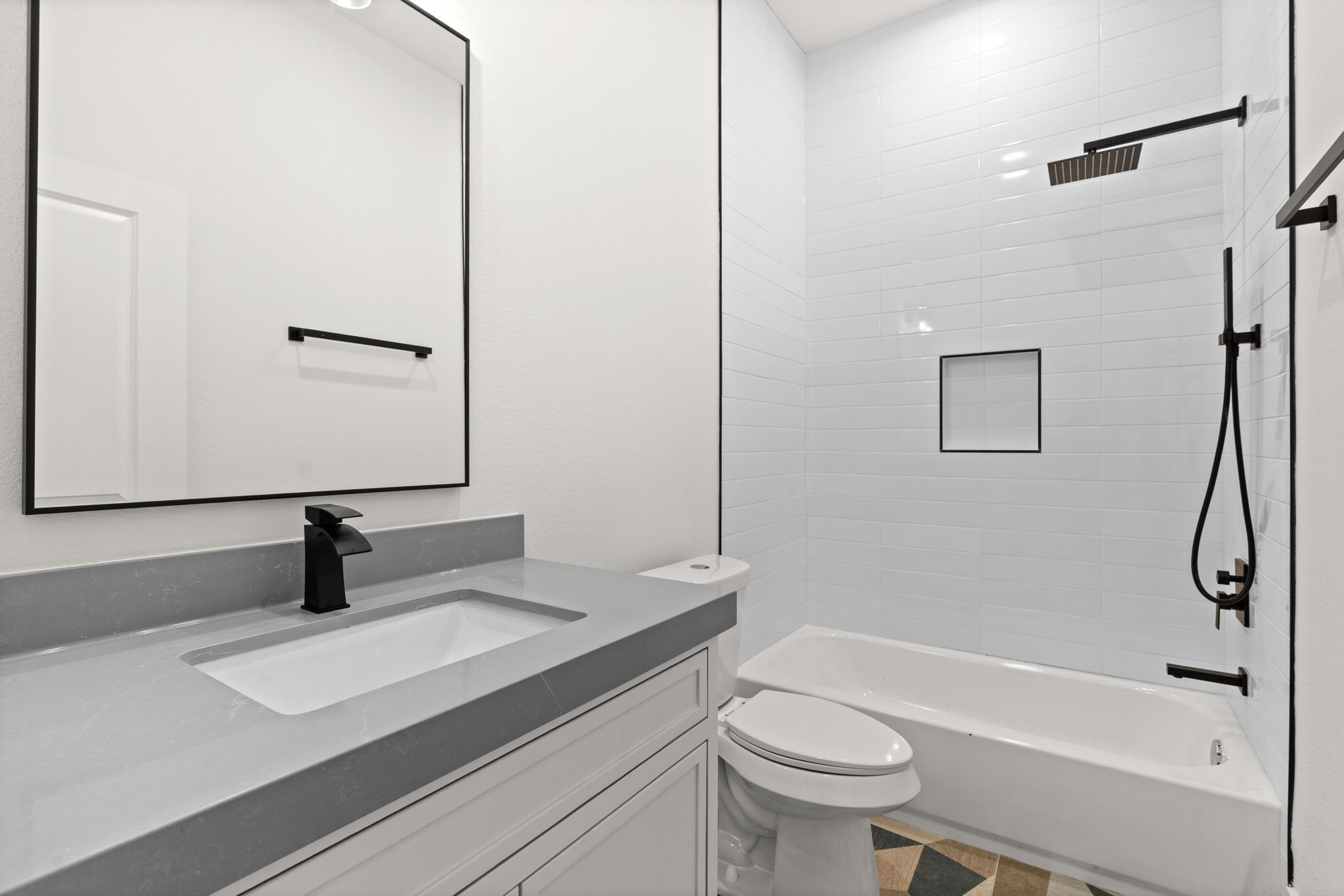 1622 Mable Street Houston, TX 77023 - Photo 22 of 25 a bathroom with a sink a toilet and a tub