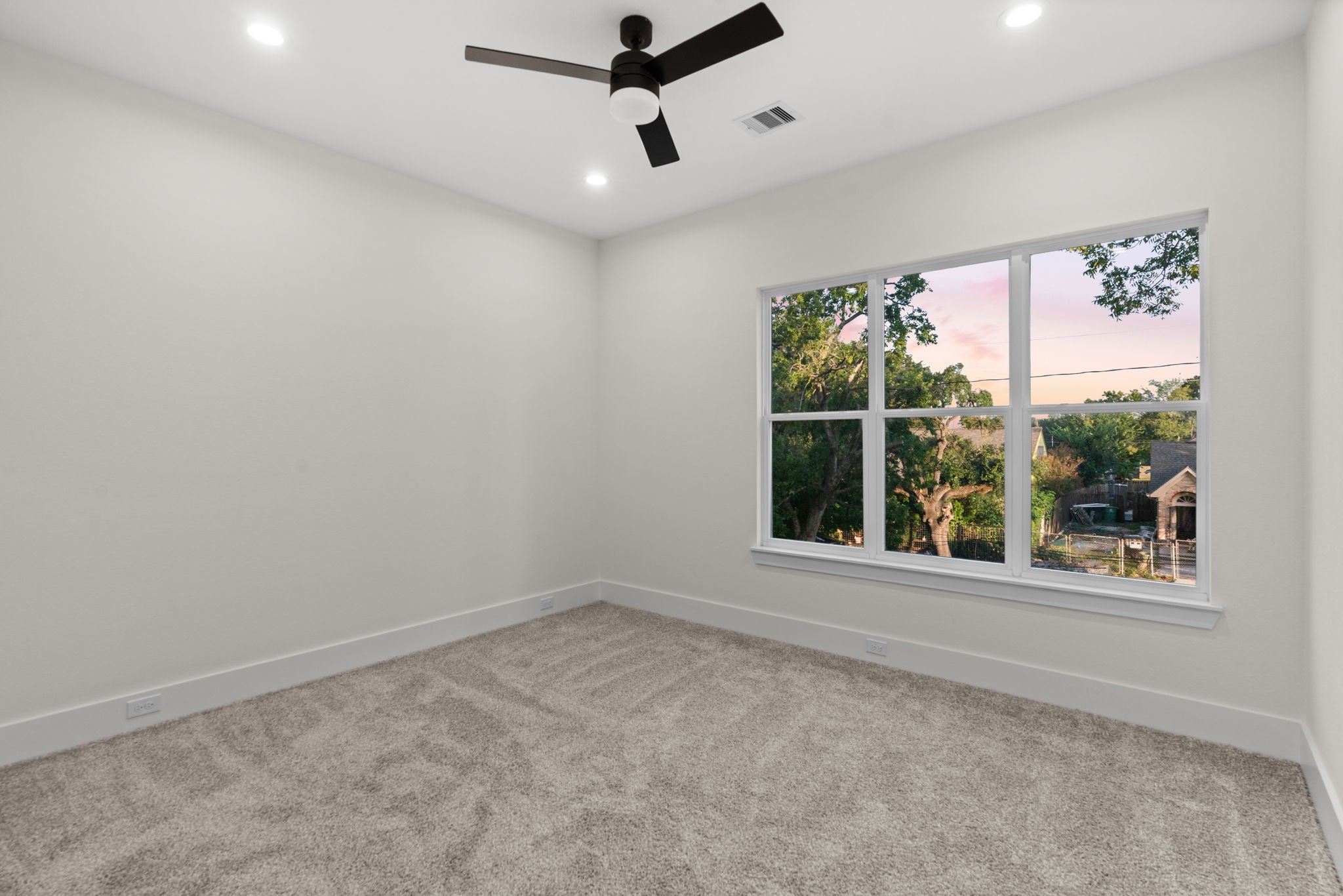 1622 Mable Street Houston, TX 77023 - Photo 23 of 25 an empty room with a window