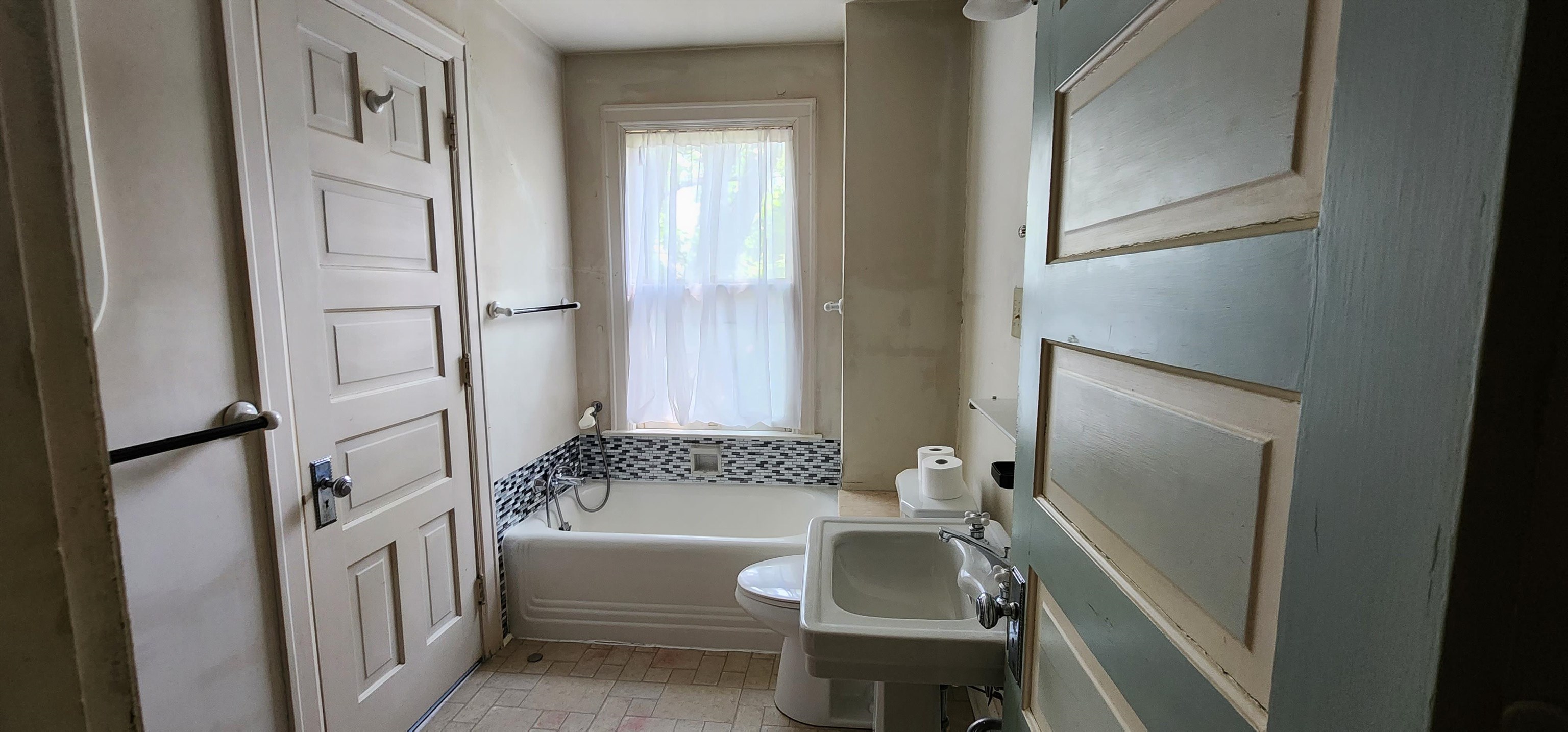 808 North Birney Street Bay City, MI 48708 - Photo 21 of 41