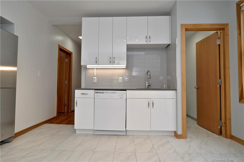 361 Gregory Street, Unit 1 Bridgeport, CT 06604 - Photo 7 of 35