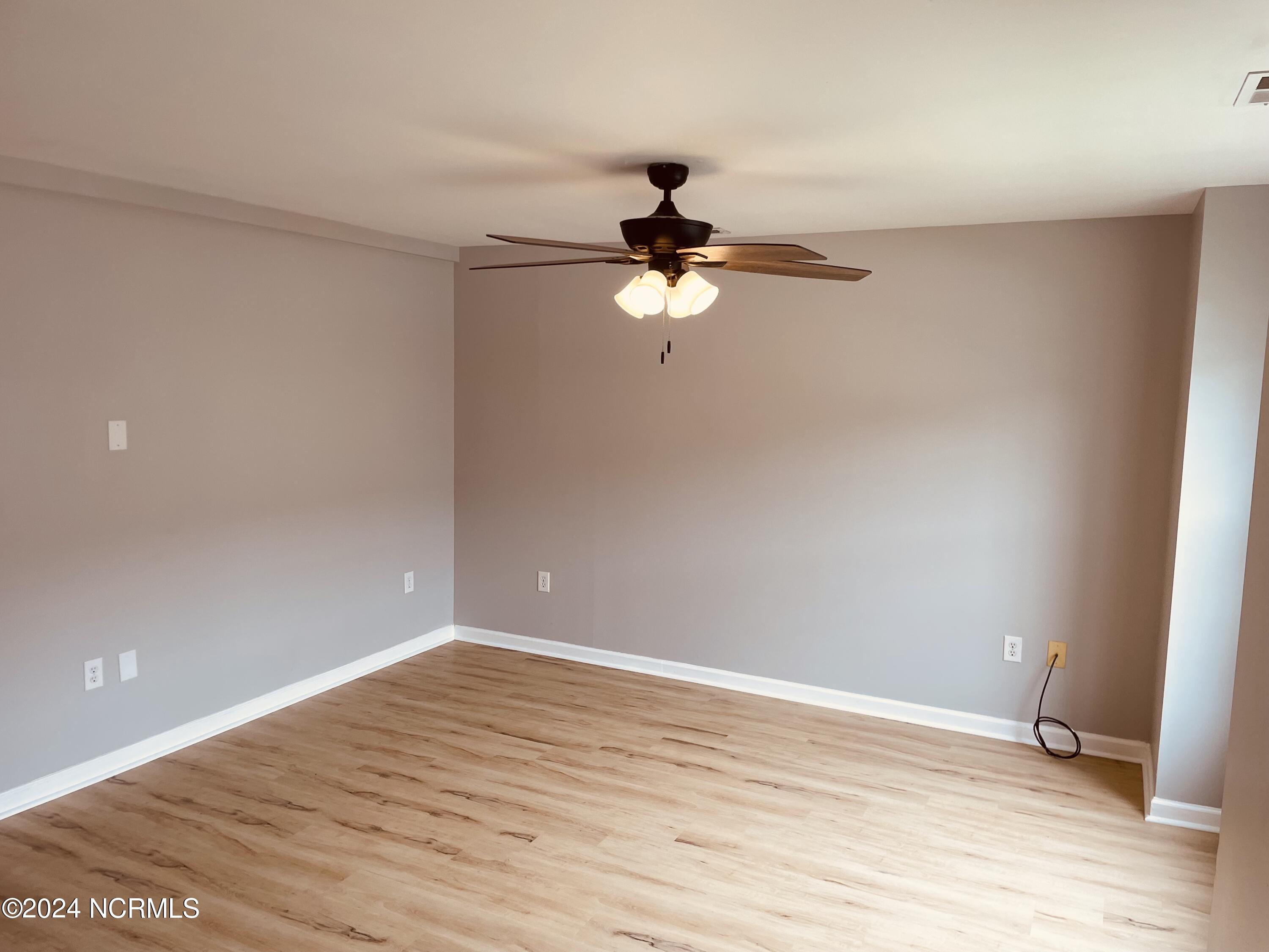 112 Apache Trail Havelock, NC 28532 - Photo 3 of 21 LIVING ROOM VIEW 2