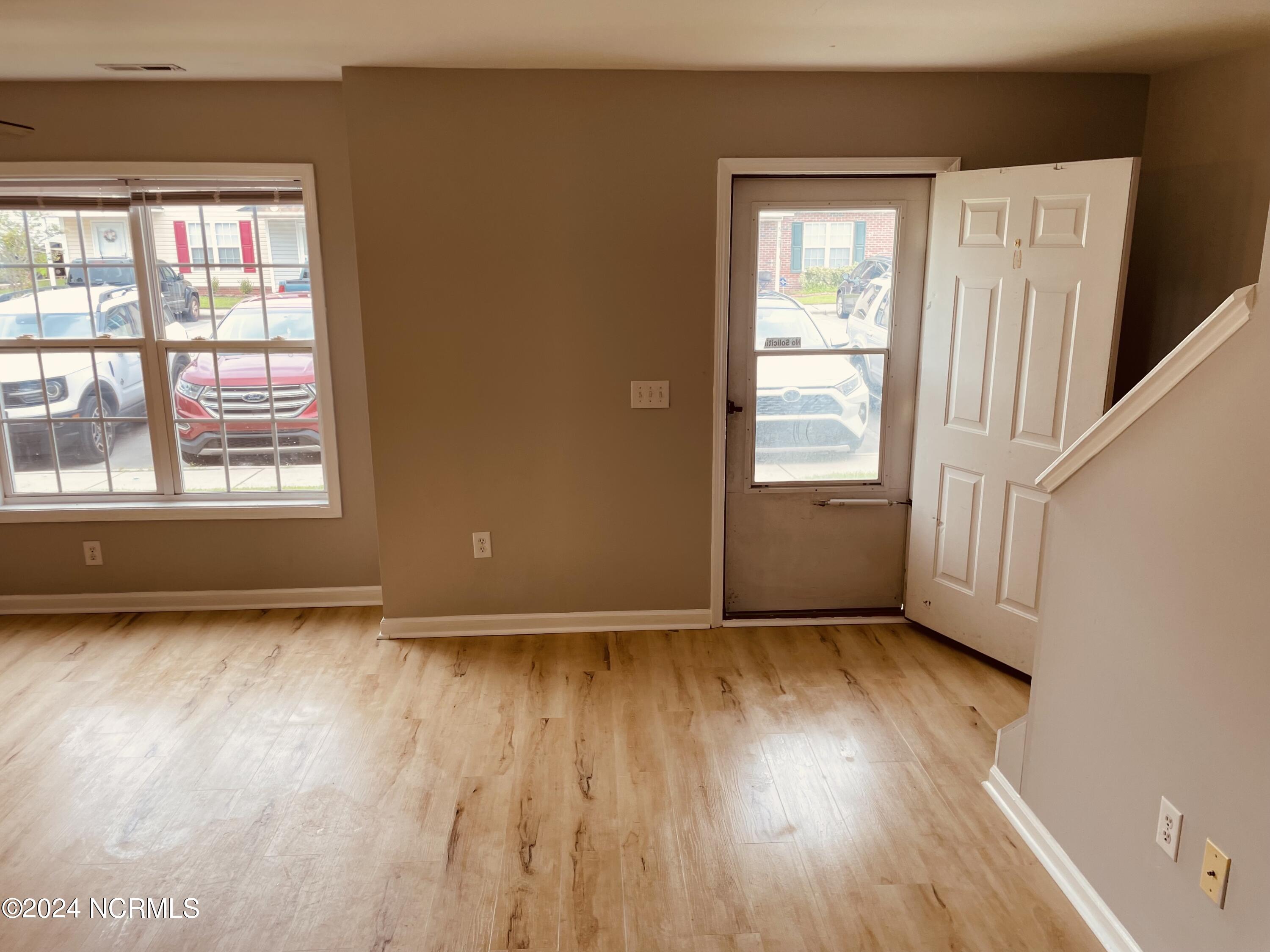 112 Apache Trail Havelock, NC 28532 - Photo 5 of 21 LIVINGROOM VIEW 4