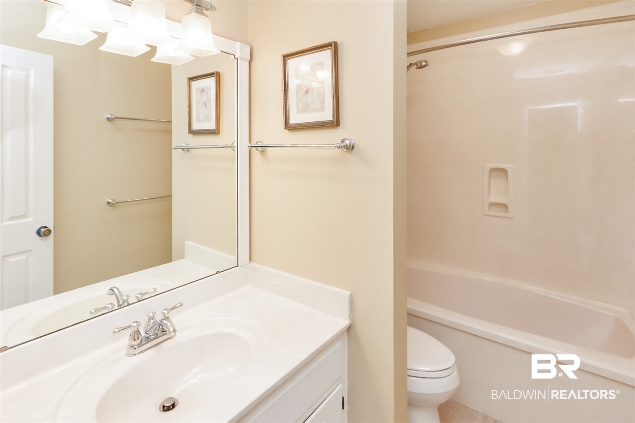 2220 Creek Ridge Court Mobile, AL 36609 - Photo 21 of 32 Bath