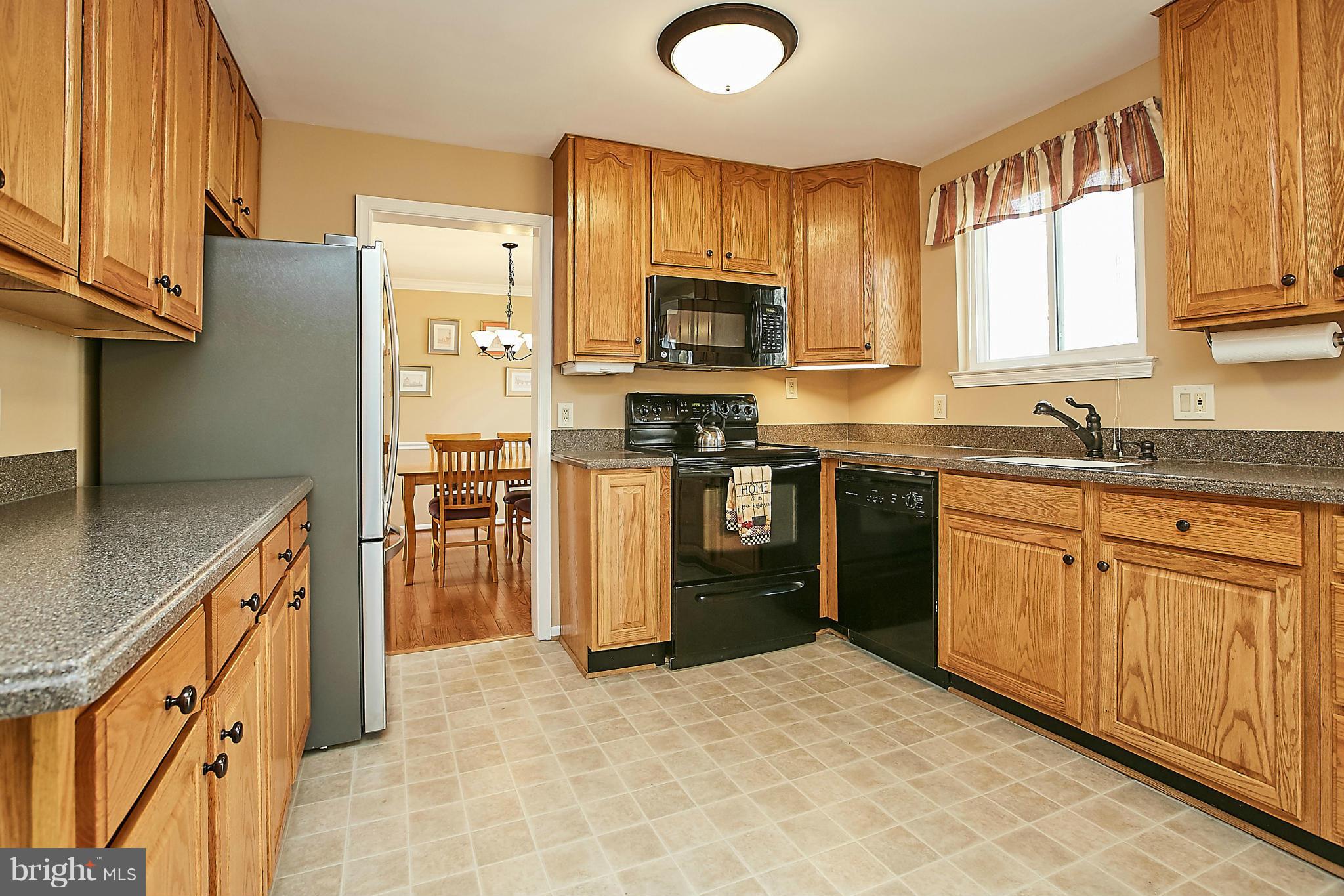 10196 Wavell Road Fairfax, VA 22032 - Photo 9 of 28 Kitchen