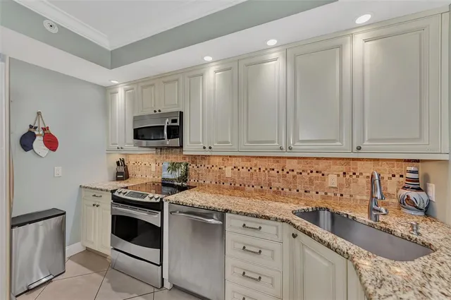 $4,000 | 1945 Gulf Of Mexico Drive, Unit M2414, Longboat Key, FL 34228