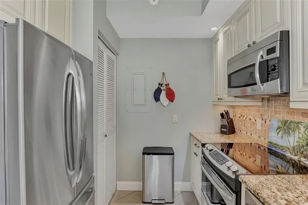 $4,000 | 1945 Gulf Of Mexico Drive, Unit M2414, Longboat Key, FL 34228