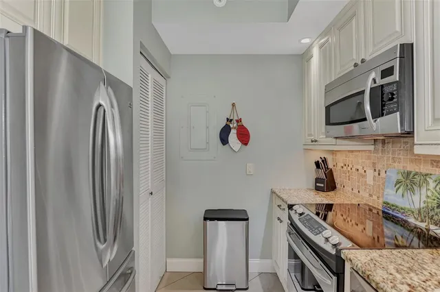 $4,000 | 1945 Gulf Of Mexico Drive, Unit M2414, Longboat Key, FL 34228