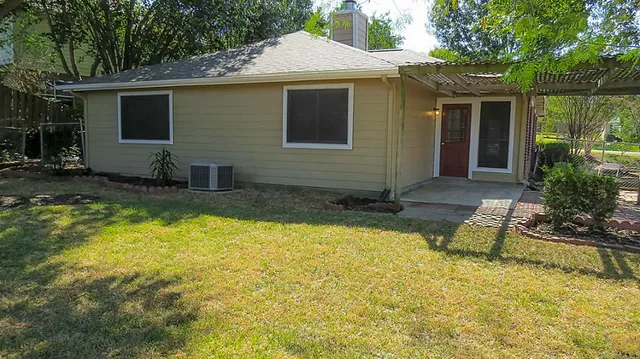 $1,800 | 10926 Waterview Circle, Montgomery, TX 77356