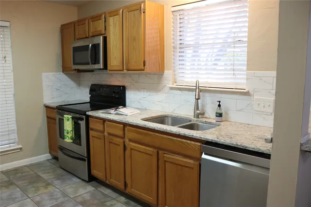 $1,800 | 10926 Waterview Circle, Montgomery, TX 77356