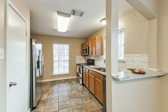 $1,750 | 10926 Waterview Circle, Montgomery, TX 77356