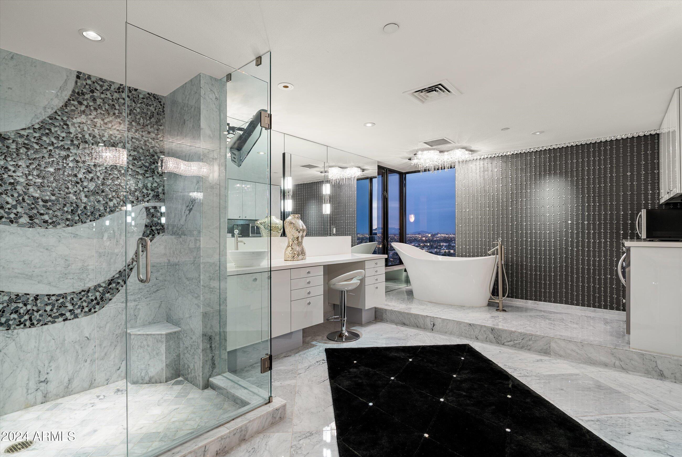 1040 East Osborn Road, Unit 1901 Phoenix, AZ 85014 - Photo 16 of 35 Primary Bath