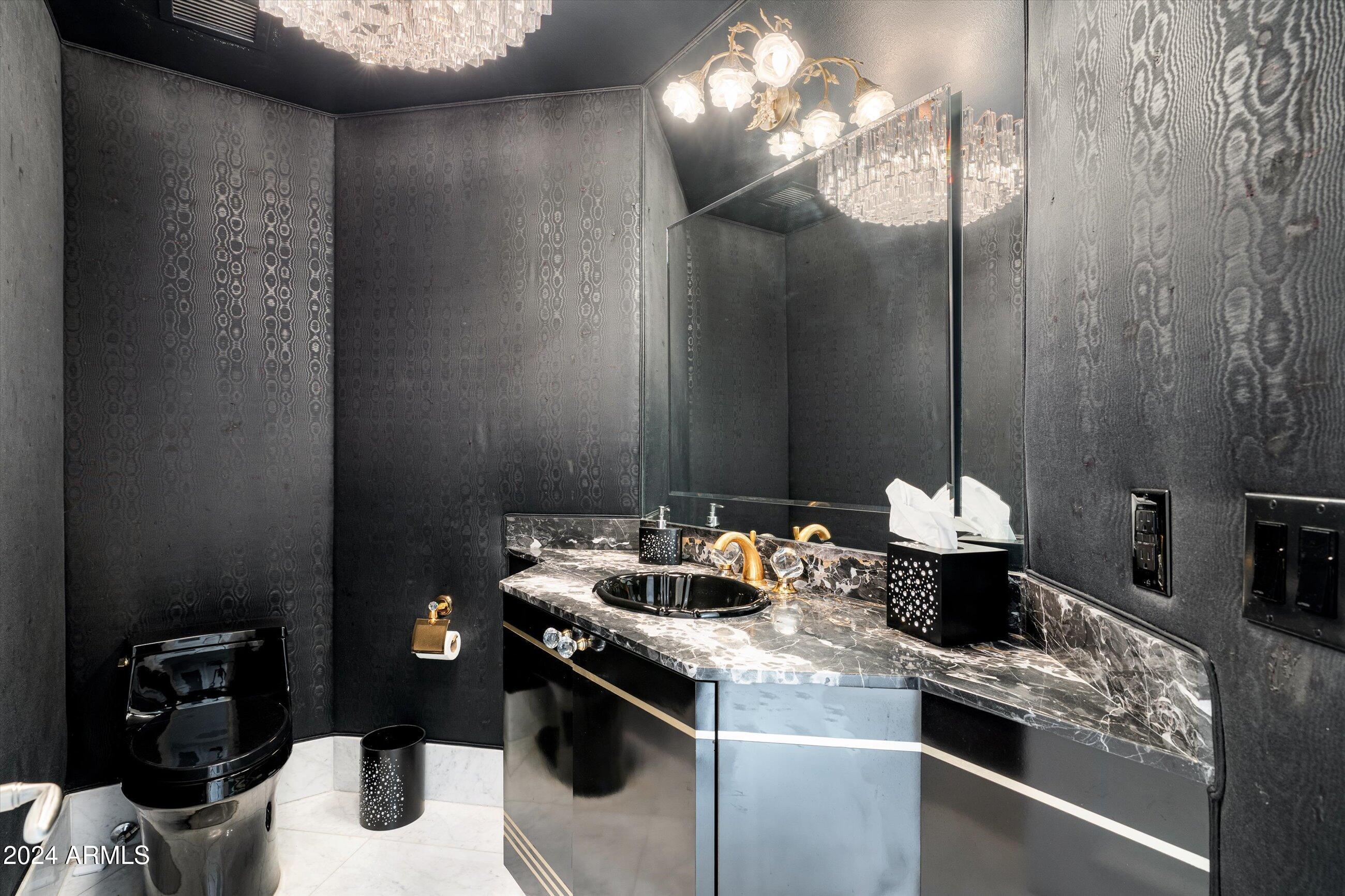 1040 East Osborn Road, Unit 1901 Phoenix, AZ 85014 - Photo 21 of 35 Powder Room