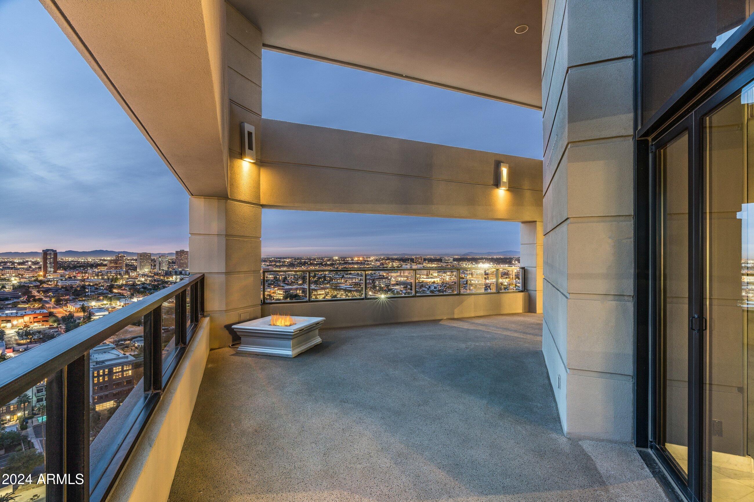 1040 East Osborn Road, Unit 1901 Phoenix, AZ 85014 - Photo 27 of 35 1040 E Osborn Rd 19th Floor 32 of 84