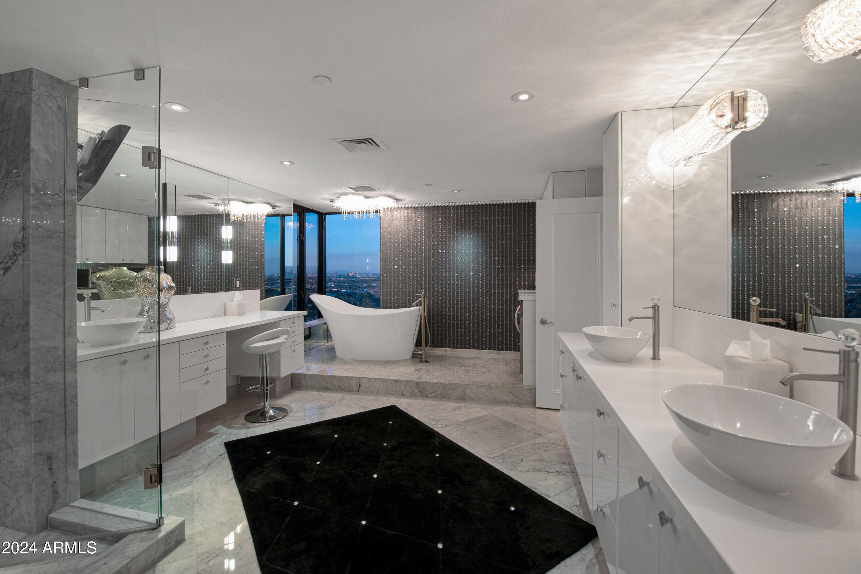 1040 East Osborn Road, Unit 1901 Phoenix, AZ 85014 - Photo 4 of 35 Primary Bath