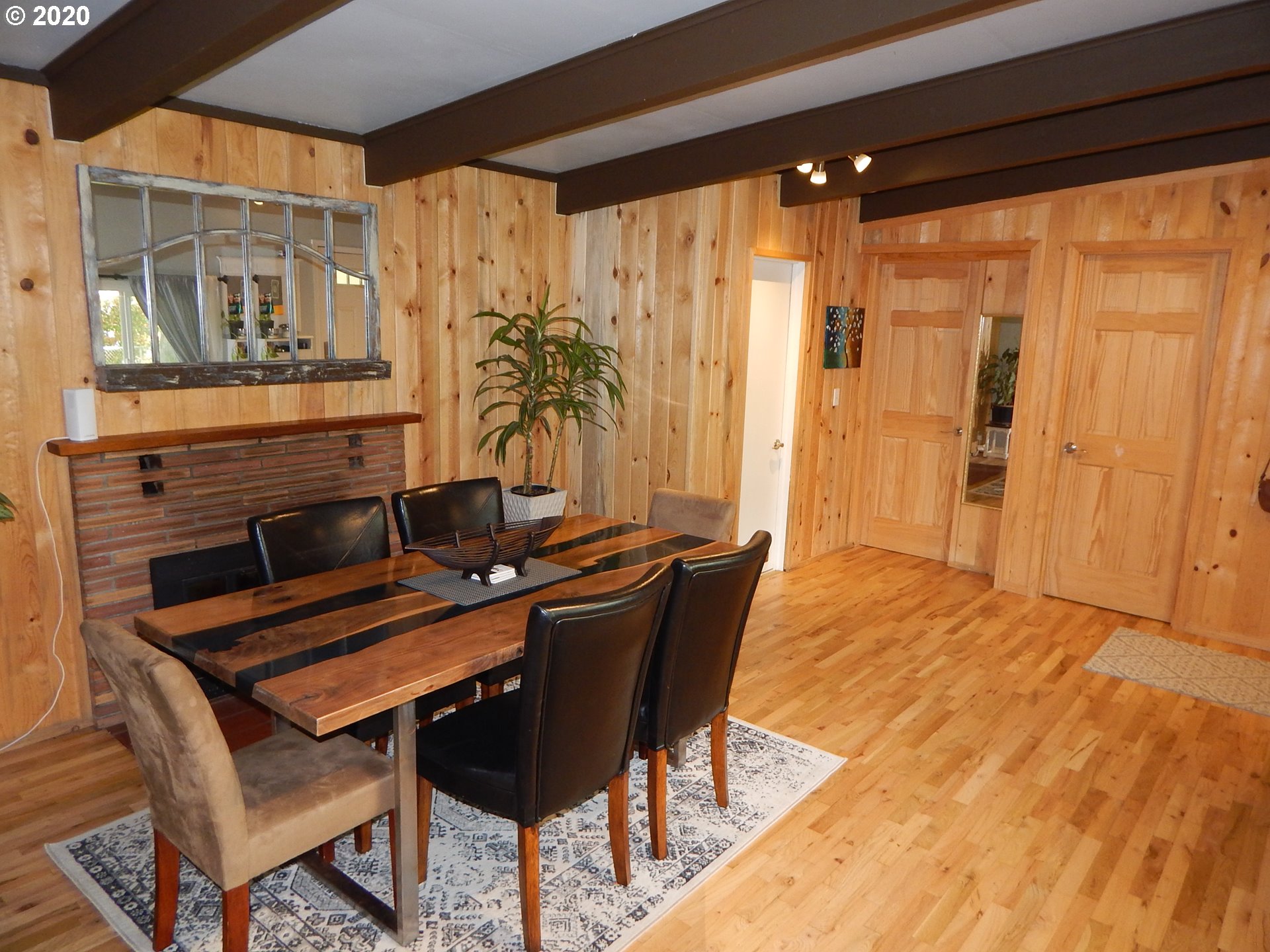 2151 Devos Street Eugene, OR 97402 - Photo 2 of 26 Gallery Image 2