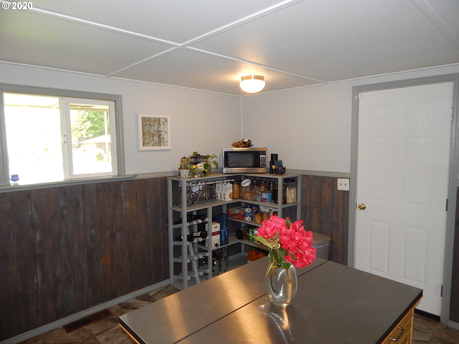 2151 Devos Street Eugene, OR 97402 - Photo 9 of 26 Gallery Image 9