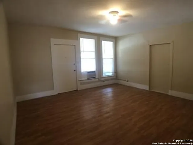 $600 | 330 Barrett Place, Unit 1, San Antonio, TX 78225