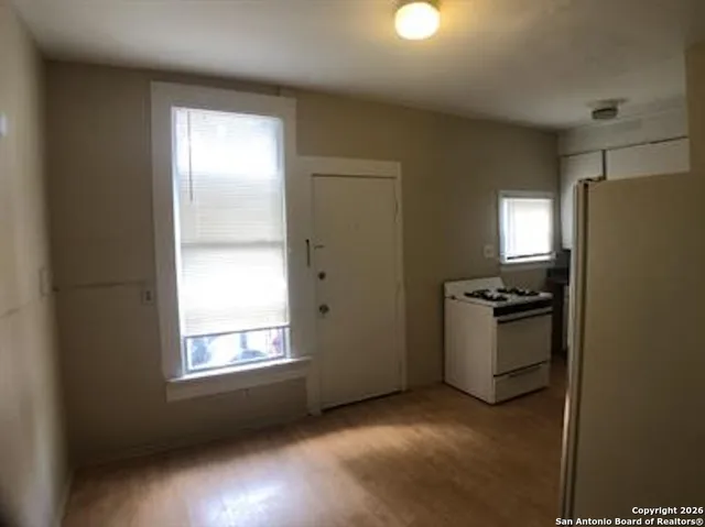 $600 | 330 Barrett Place, Unit 1, San Antonio, TX 78225