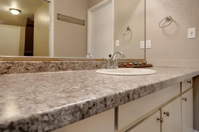 $2,600 | 6014 Ogden Nash Way, Sacramento, CA 95842