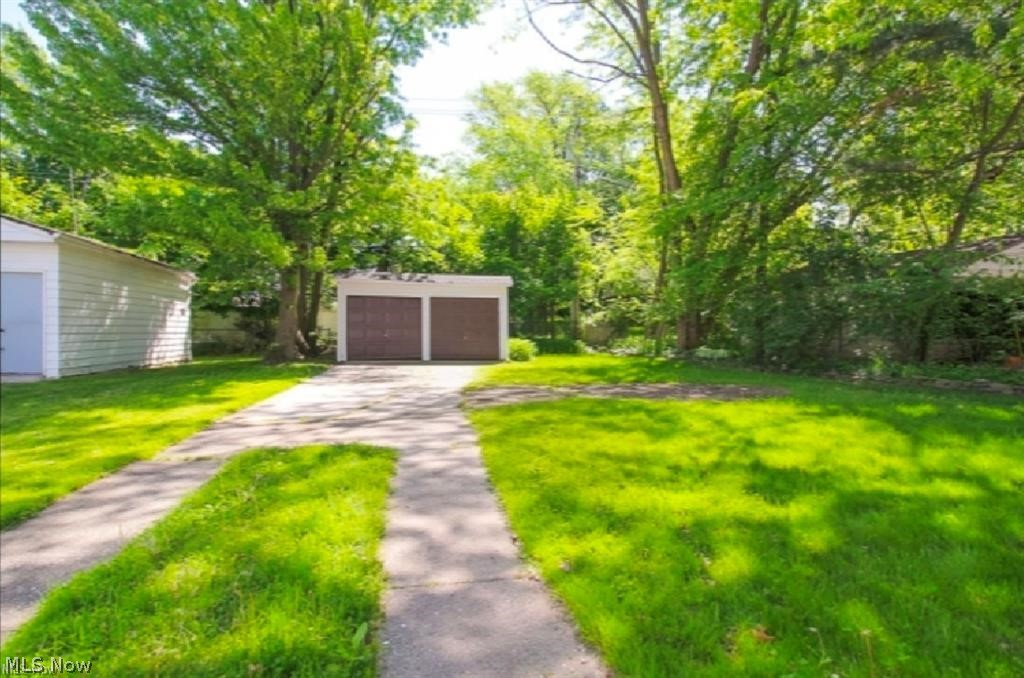 971 Rushleigh Road Cleveland Heights, OH 44121 - Photo 3 of 14