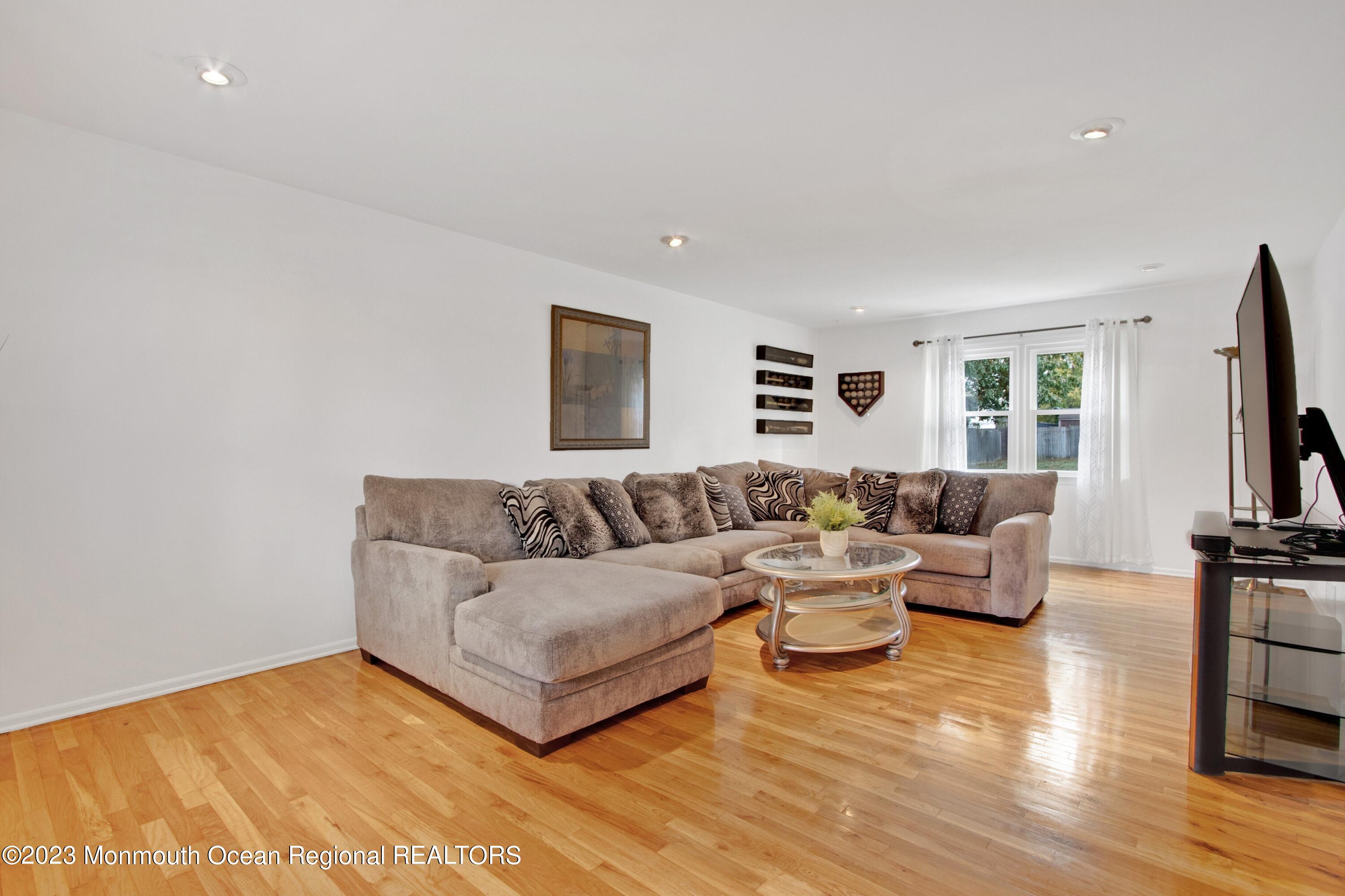 14 Apollo Road Manalapan, NJ 07726 - Photo 8 of 47 _E3A2392_12923581